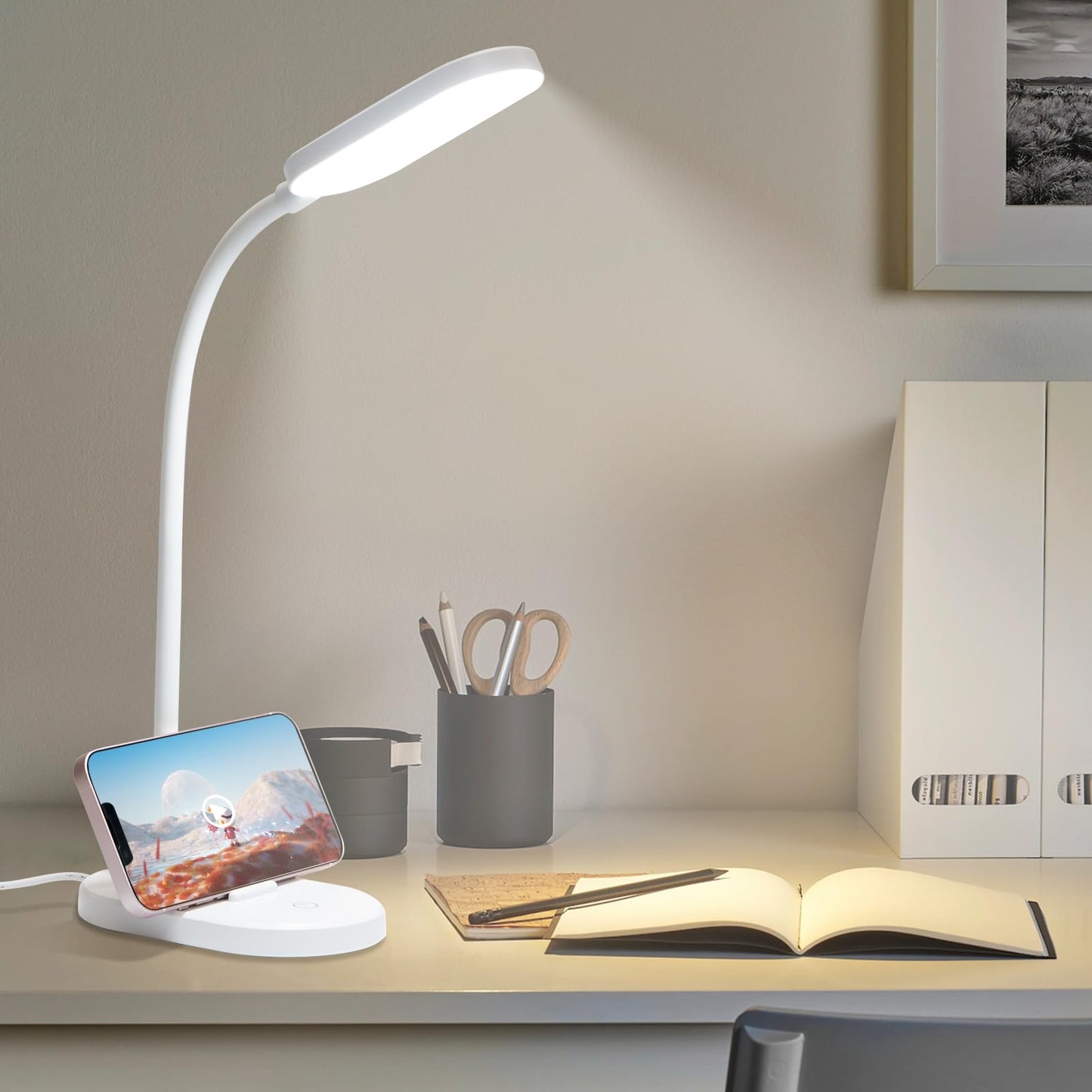 Weiße LED-Schreibtischlampe mit Flexarm und Touch-Steuerung, Smartphone-Halter