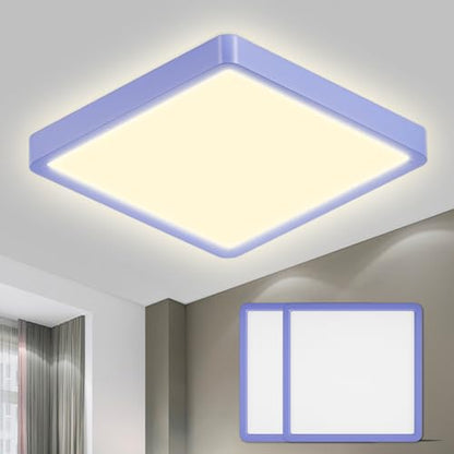 Quadratische LED-Deckenleuchte mit blauer Umrandung, flach, warmweiß ausgeleuchtet