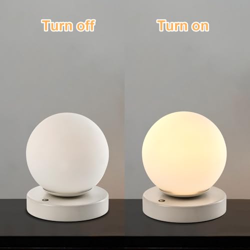 Tischlampe, einmal ausgeschaltet und einmal warmweiß beleuchtet, runder Sockel