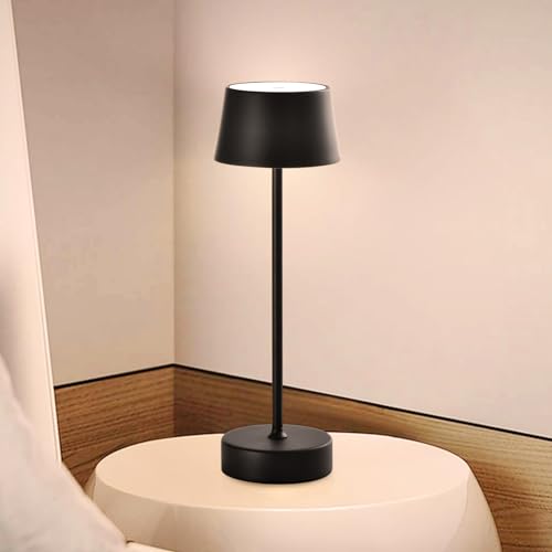 LED-Tischlampe mit schwarzem Lampenschirm und Standfuß