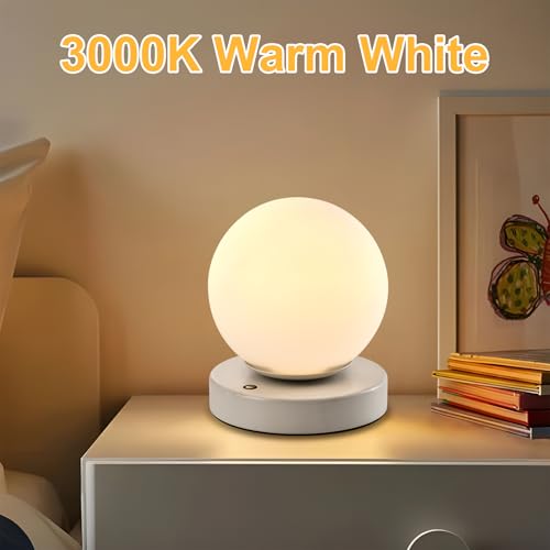 Tischlampe mit Kugel-Glas, warmweißes Licht, runder Sockel im Schlafzimmer