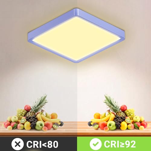 Quadratische LED-Deckenleuchte mit bläulichem Rand und warmweißem Lichtaustritt