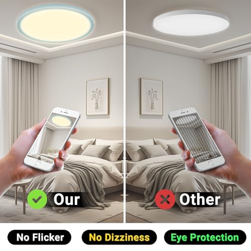 Zwei runde LED-Deckenleuchten in einem Raum, warmweiß leuchtend