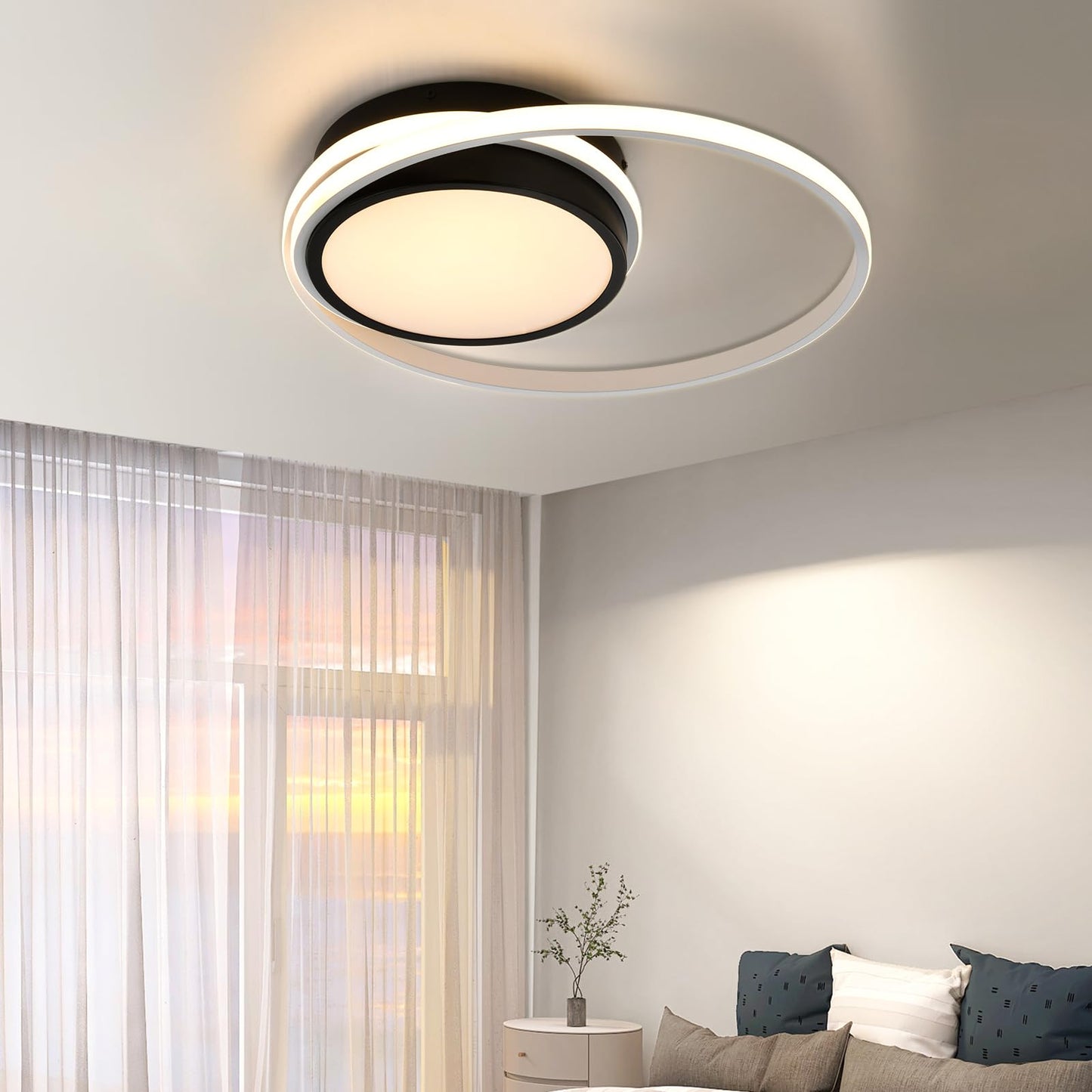 Deckenleuchte mit rundem Aluminiumrahmen in Schwarz, LED-Lichtscheibe mit warmem Schimmer