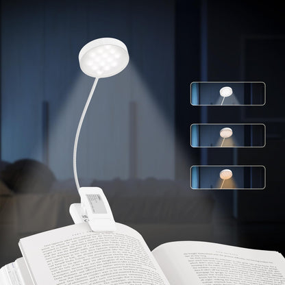 Weiße LED-Buchklemmlampe mit flexibler Halterung und Lichtkopf am geöffneten Buch