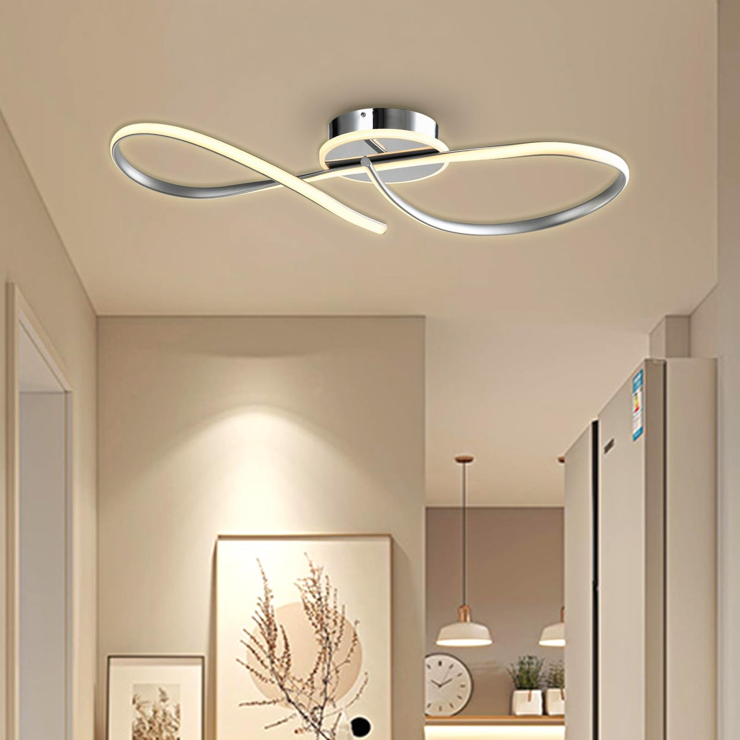 LED-Deckenleuchte über Flur mit warmweißen, geschwungenen LED-Ovalbögen