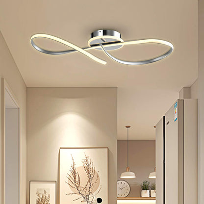 LED-Deckenleuchte über Flur mit warmweißen, geschwungenen LED-Ovalbögen