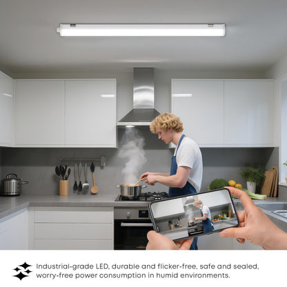 LED-Feuchtraumleuchte an der Decke, langes flaches weißes Gehäuse