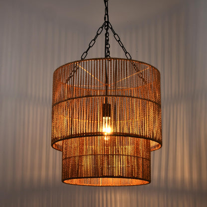 Hängelampe mit zylindrischem Rattan-Schirm und sichtbarer Glühbirne, warmes Licht
