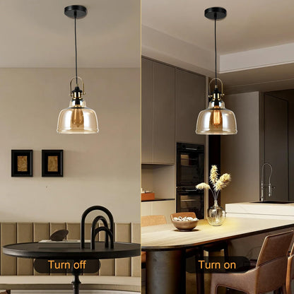 Pendelleuchte mit Glaskuppel und sichtbarer Filamentlampe, goldschwarzes Metallgestell