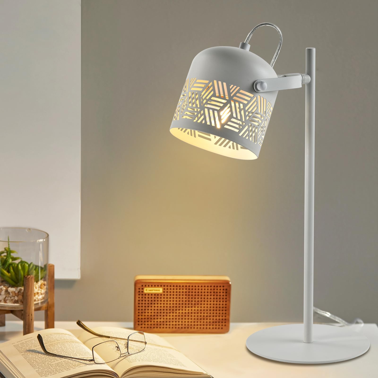 LQWELL® LED-Tischlampe mit weißem Metallständer und gemustertem Lampenschirm