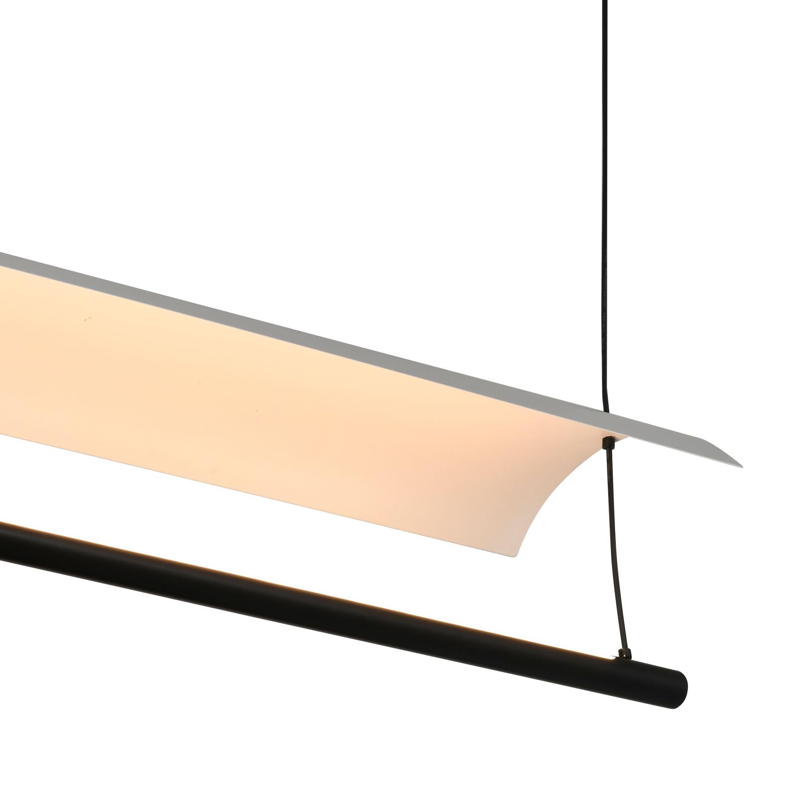 Pendelleuchte: LED-Leuchtband mit weißem Diffusor, schwarzes Metallgestell