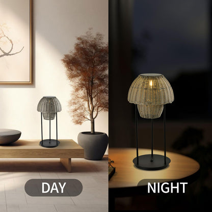 Set aus zwei Solarlaternen mit Rattanschirm und warmem Licht, schwarzer Ständer