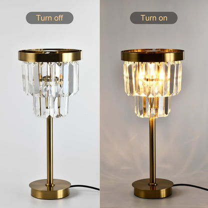 Kristall-Tischlampe mit goldfarbenem Sockel, klaren Kristallhängen und sichtbaren Leuchtfäden