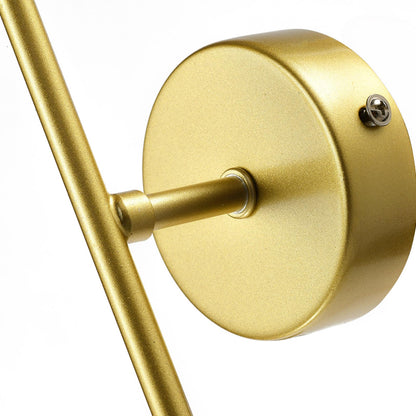 Goldene Wandleuchte Nahansicht: runde Wandplatte mit Befestigung und senkrechtem Arm