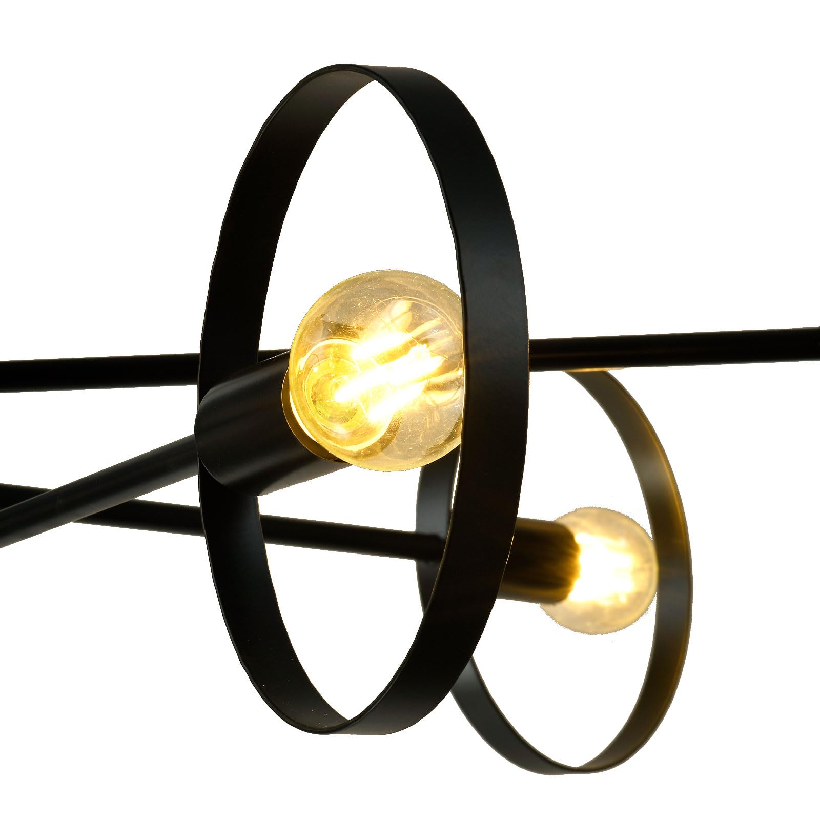 Detail einer schwarzen Lampe mit rundem Metallring und sichtbarem Leuchtmittel