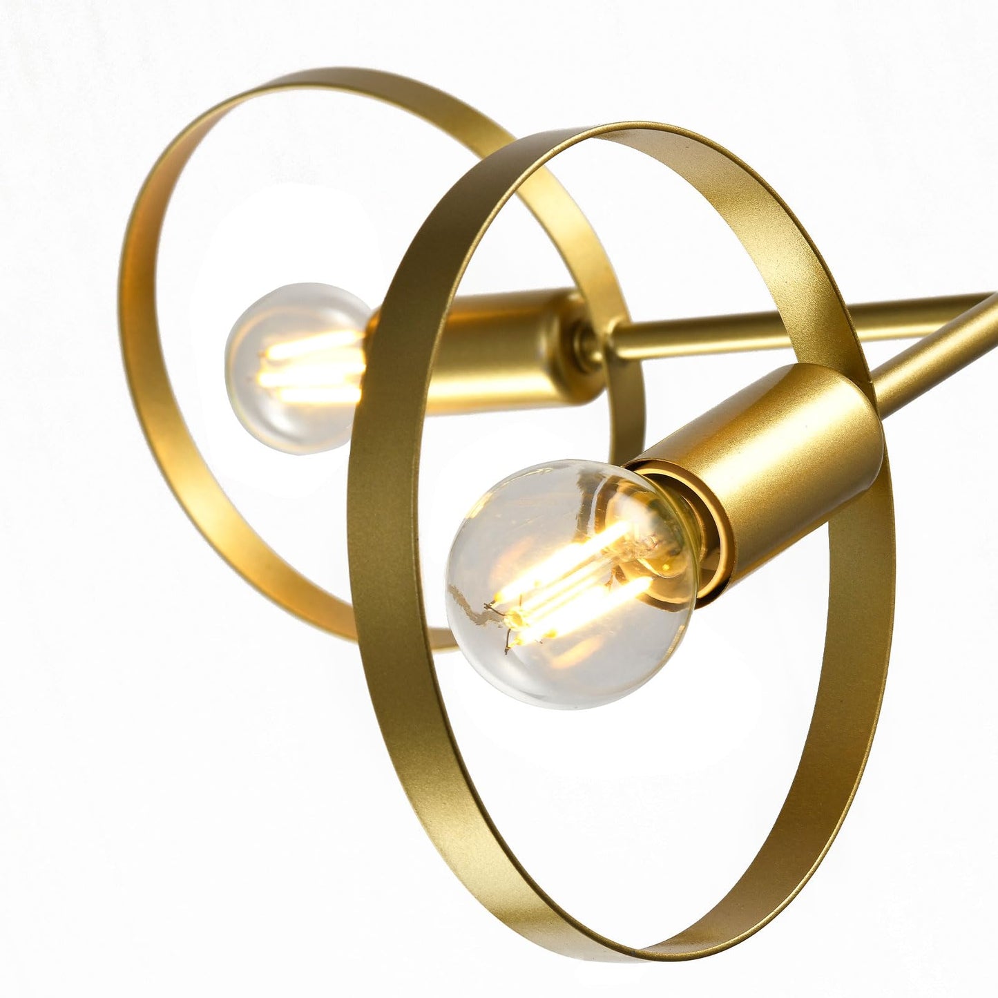 Nahansicht der goldfarbenen Pendelleuchte mit zwei runden Ringen und zwei sichtbaren Glühfäden