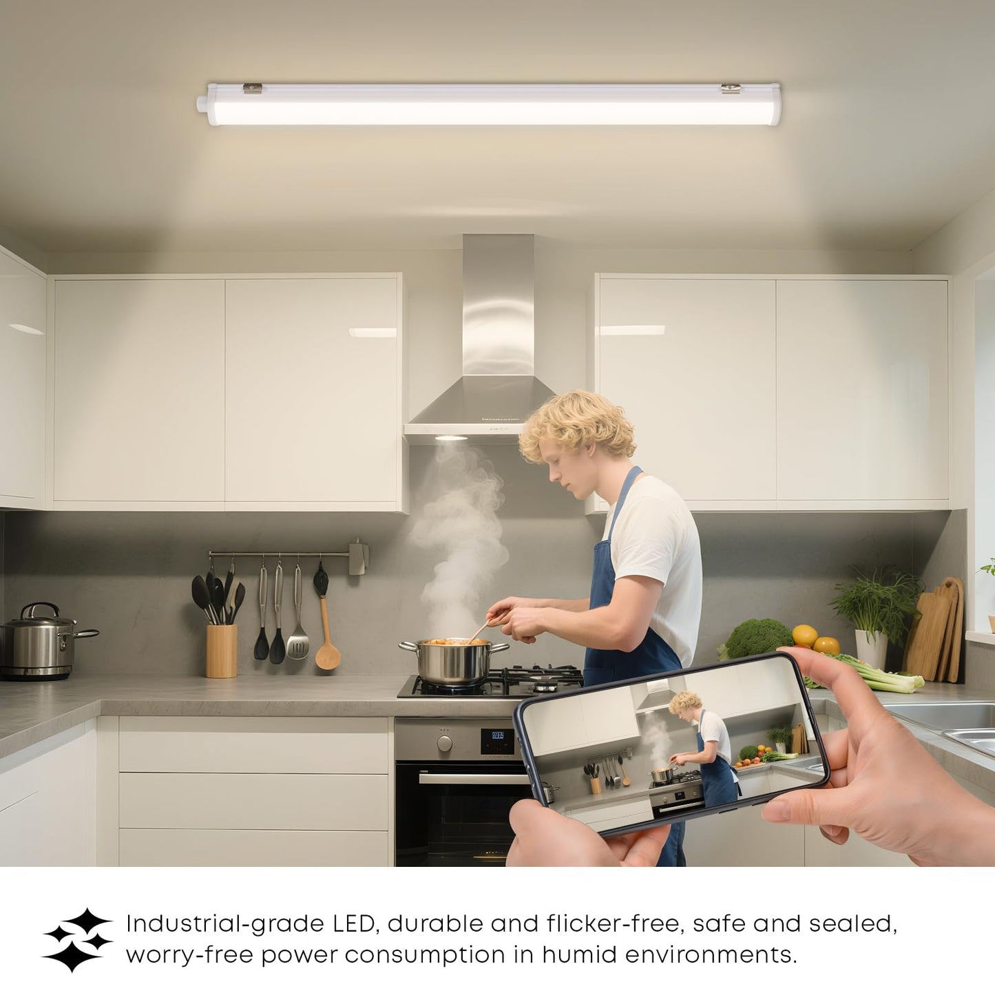 LED-Wannenleuchte an der Decke, längliches weißes Gehäuse mit eingeschaltetem Licht