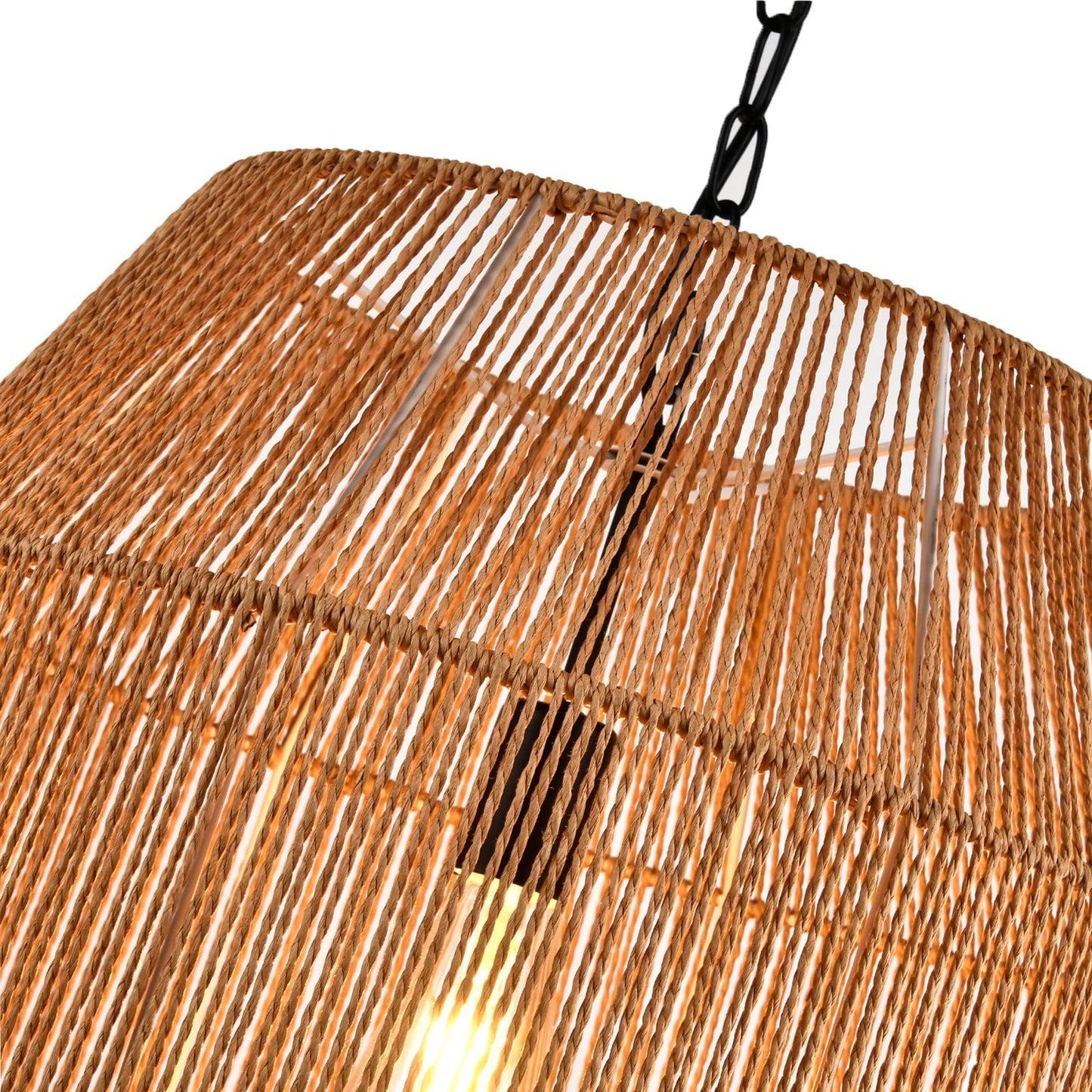 Rattan-Seilschirm mit Flechtmuster und Aufhängungskette, warmes Licht durch Lamellen