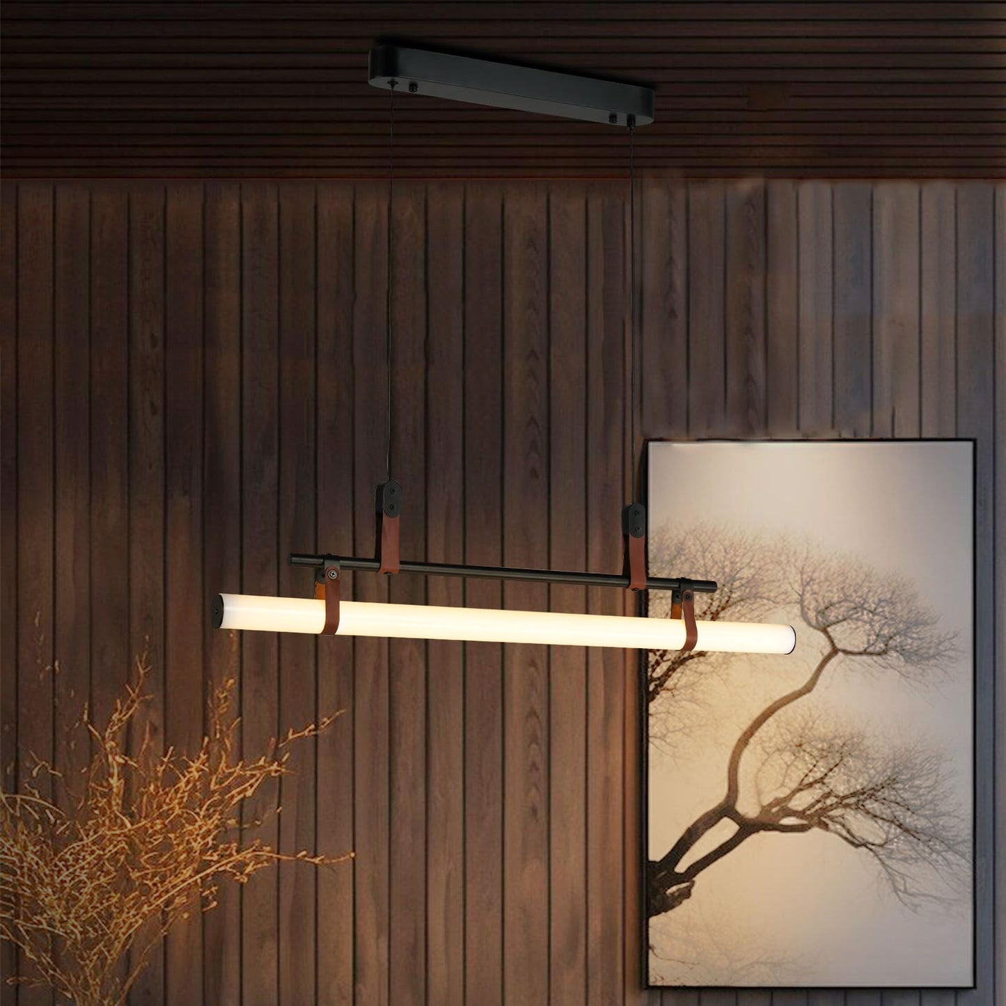 Pendelleuchte mit LED-Lichtbalken an Deckenhalterung, schwarzes Metall und braunes Lederband
