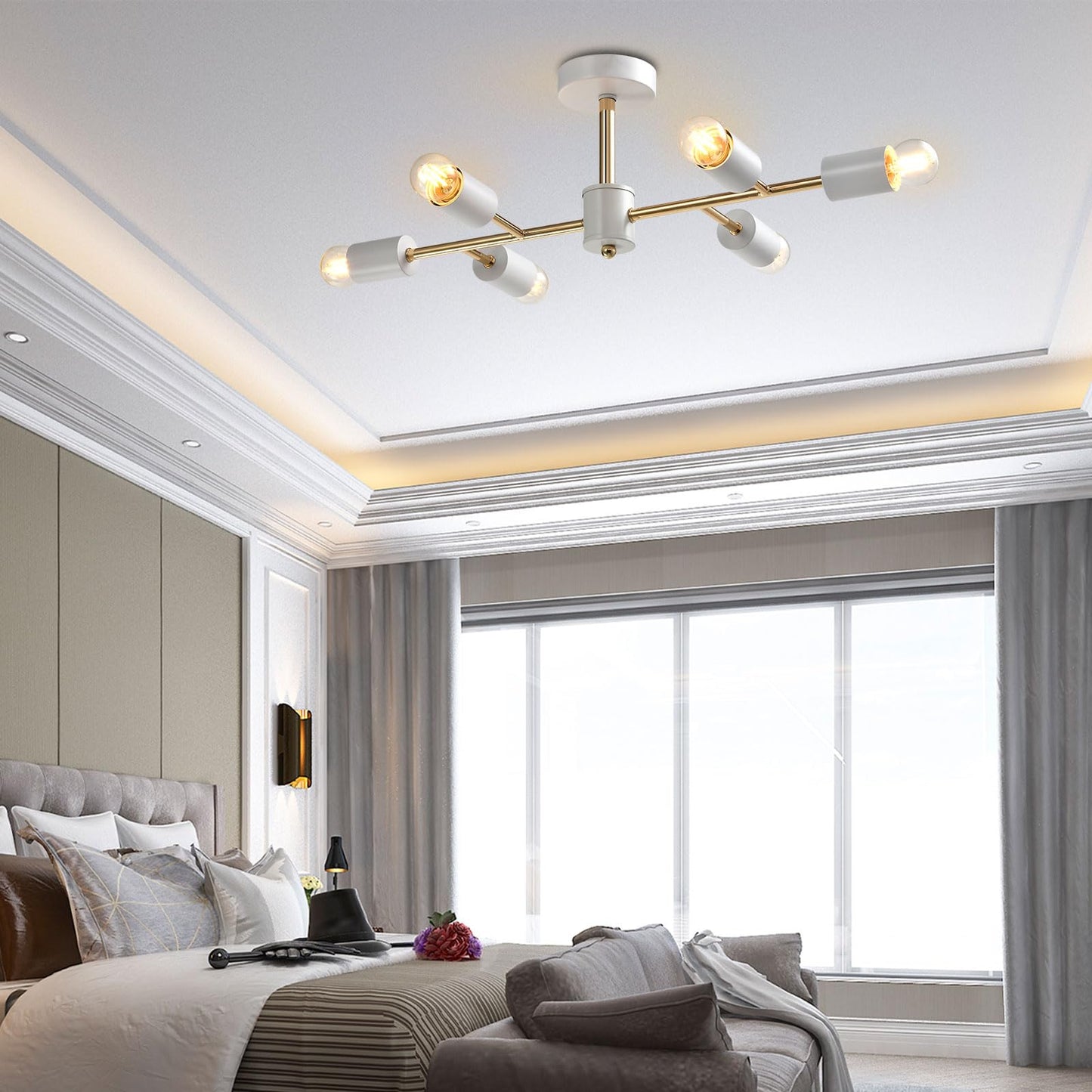 Deckenleuchte mit weiß-goldenem 6-Flammen-Design und warmen Glühbirnen