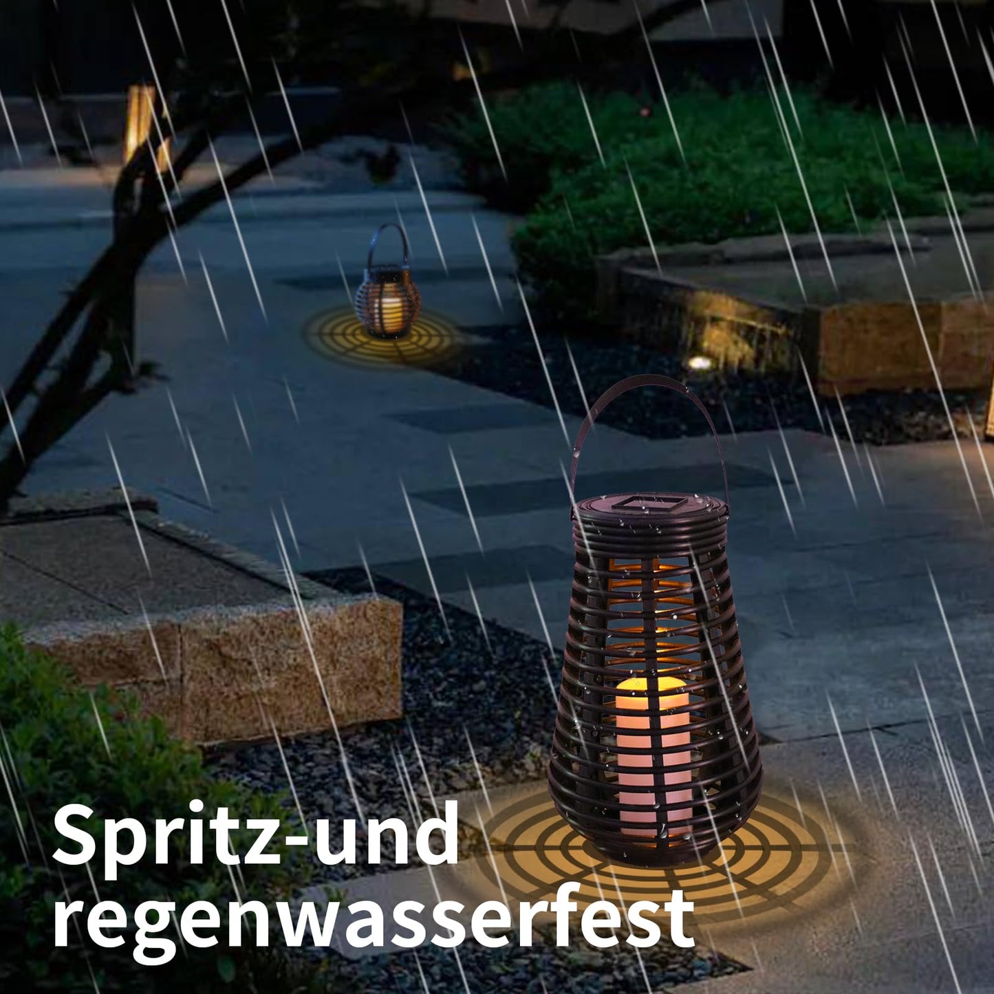 Solarlaterne mit warmweißem Licht und Rattanoptik auf Pflaster, passend für außen