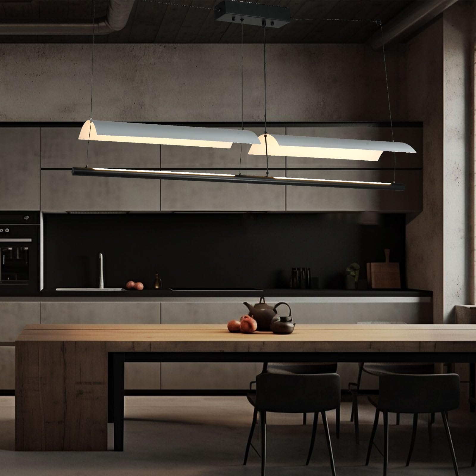 Pendelleuchte mit zwei langen LED-Leuchtbalken über dem Küchenbereich, beige Abdeckung
