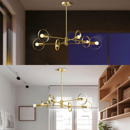 Goldener Kronleuchter mit sechs Lampenarmen und offenen Glaskolben im Wohn-/Flurbereich