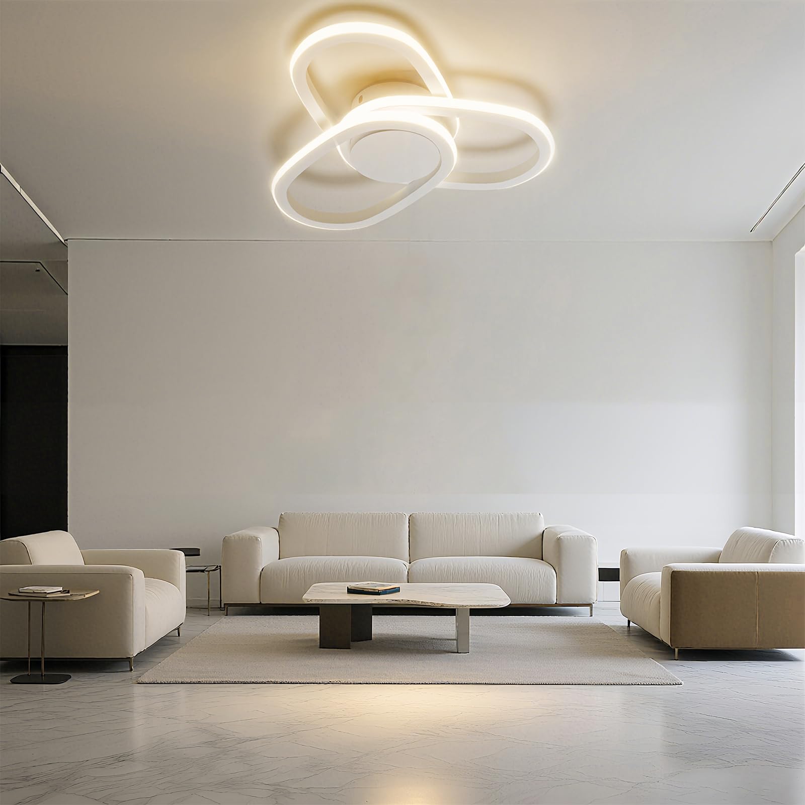 LED-Deckenleuchte mit Kleeblatt-Acrylringen, weißem Leuchtkern