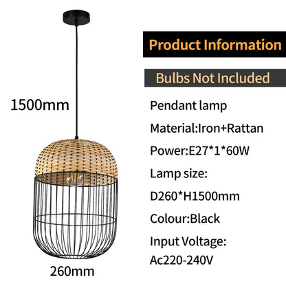 Hängelampe mit höhenverstellbarem schwarzen Kabel und rattanem Schirm über Drahtkorb