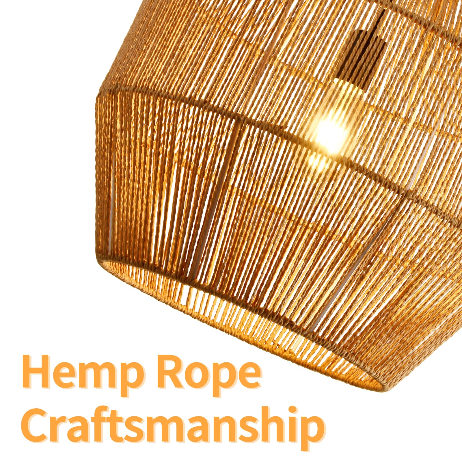 Rattan-Lampenschirm im Detail mit warmem Licht durch die Flechtung