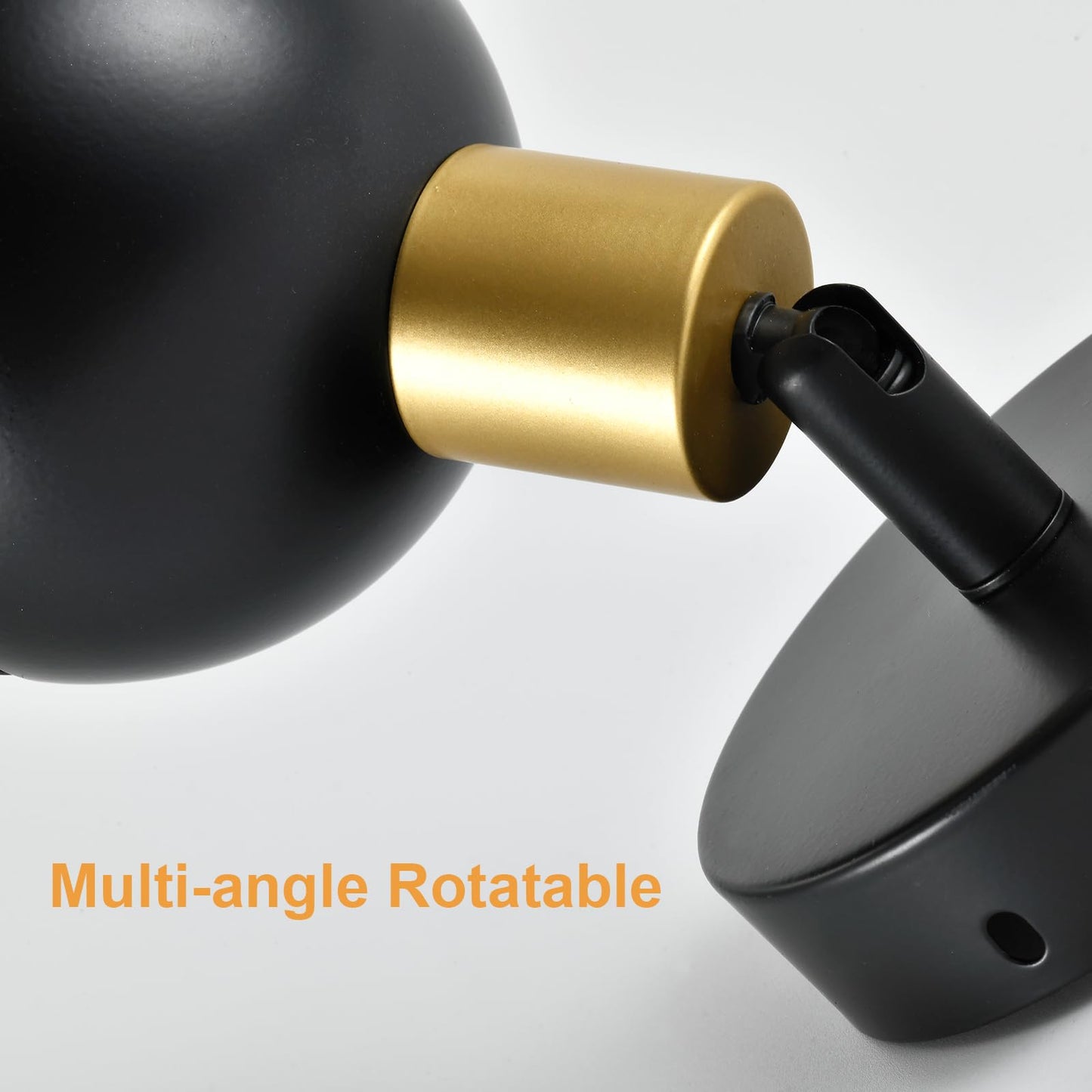 LQWELL® Wandleuchte, Detail: goldene Zierhülse am mattschwarzen Strahlerkopf, schwenkbar