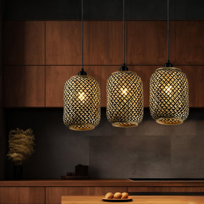 Pendellampen-Set mit drei Rattan-Laternen im warmen Licht, schwarz-gold geflochten