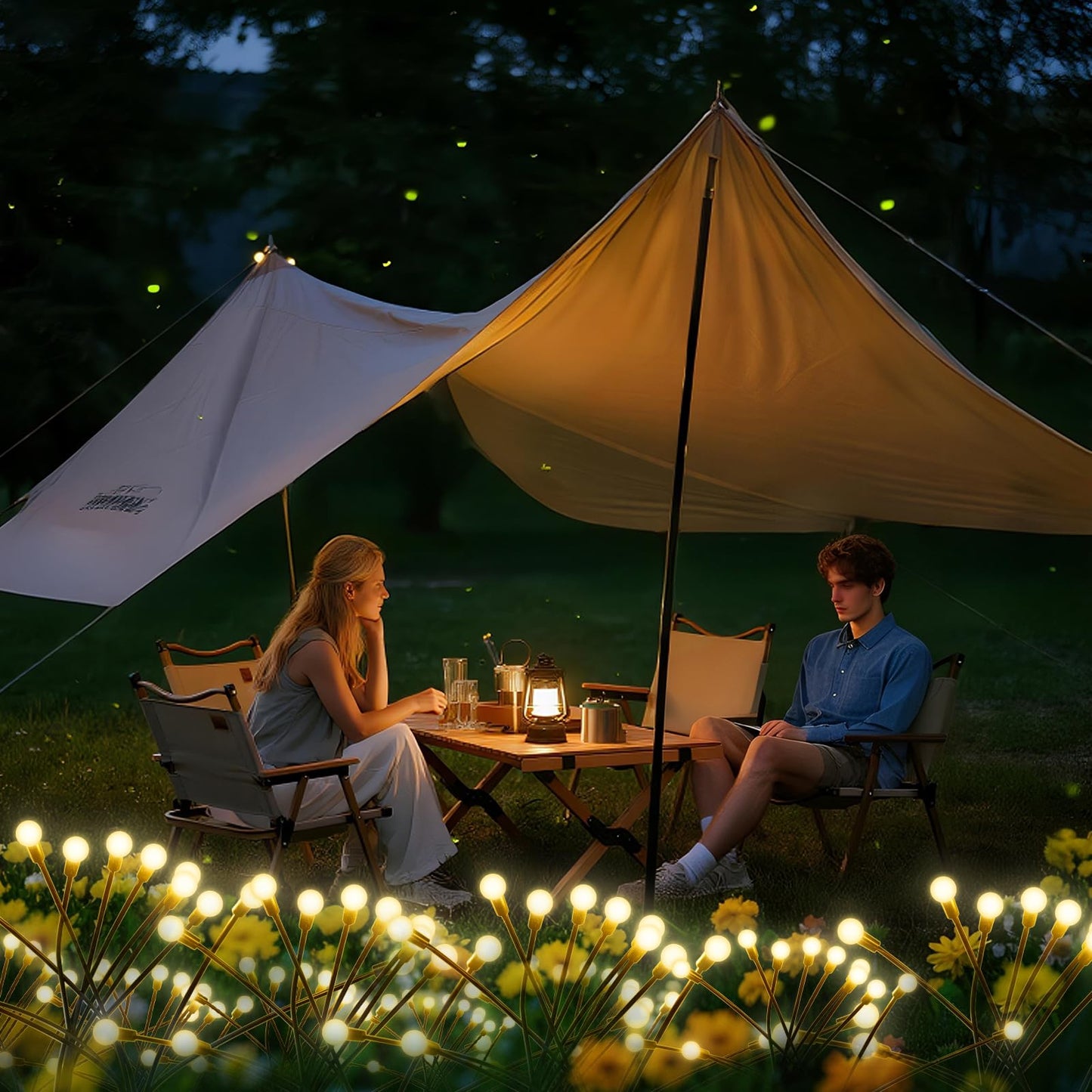 Solar-Gartenleuchten mit warmweißen Glühwürmchen-LEDs an mehreren flexiblen Stäben