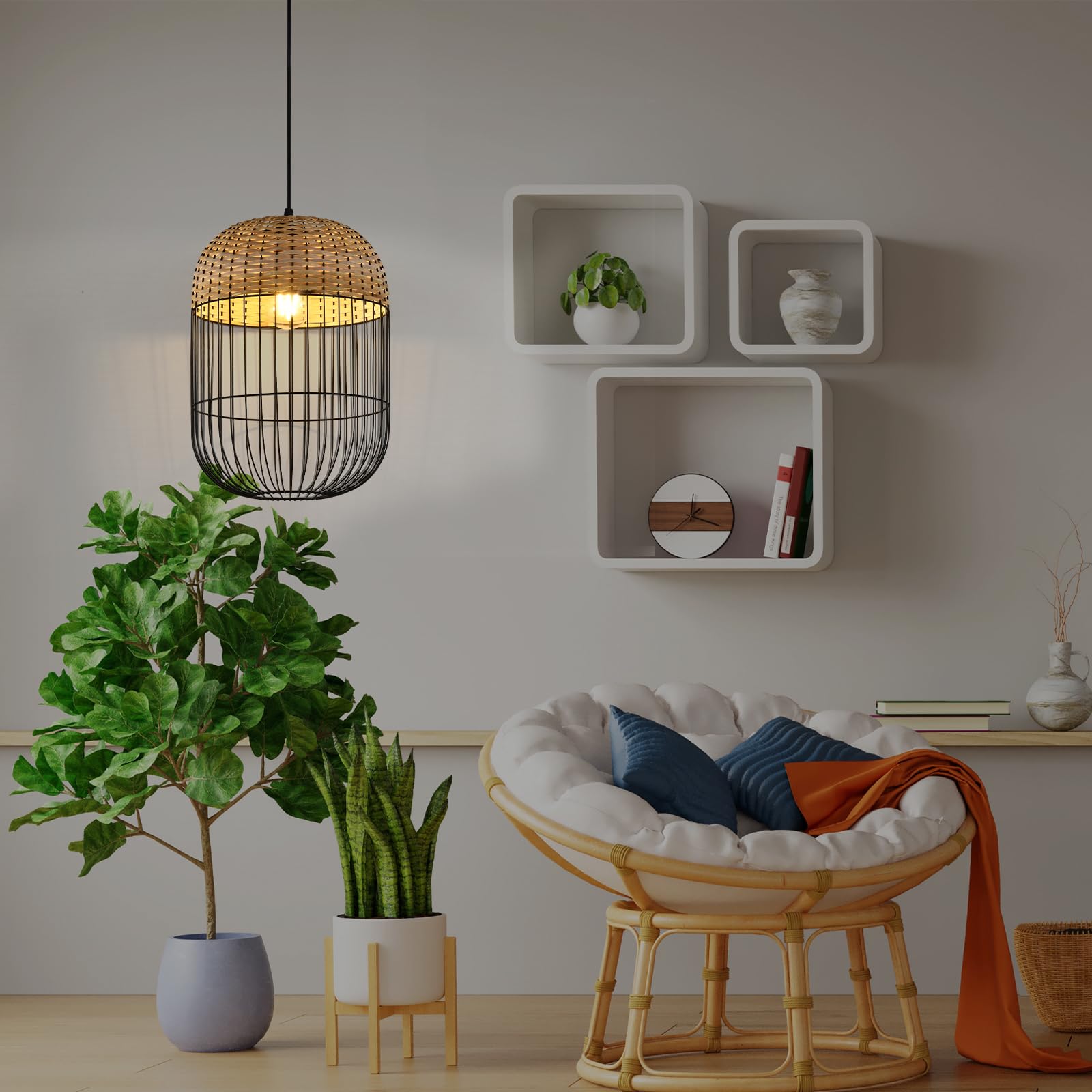 Hängelampe mit rattanem Schirm und schwarzem Drahtgitter, leuchtet