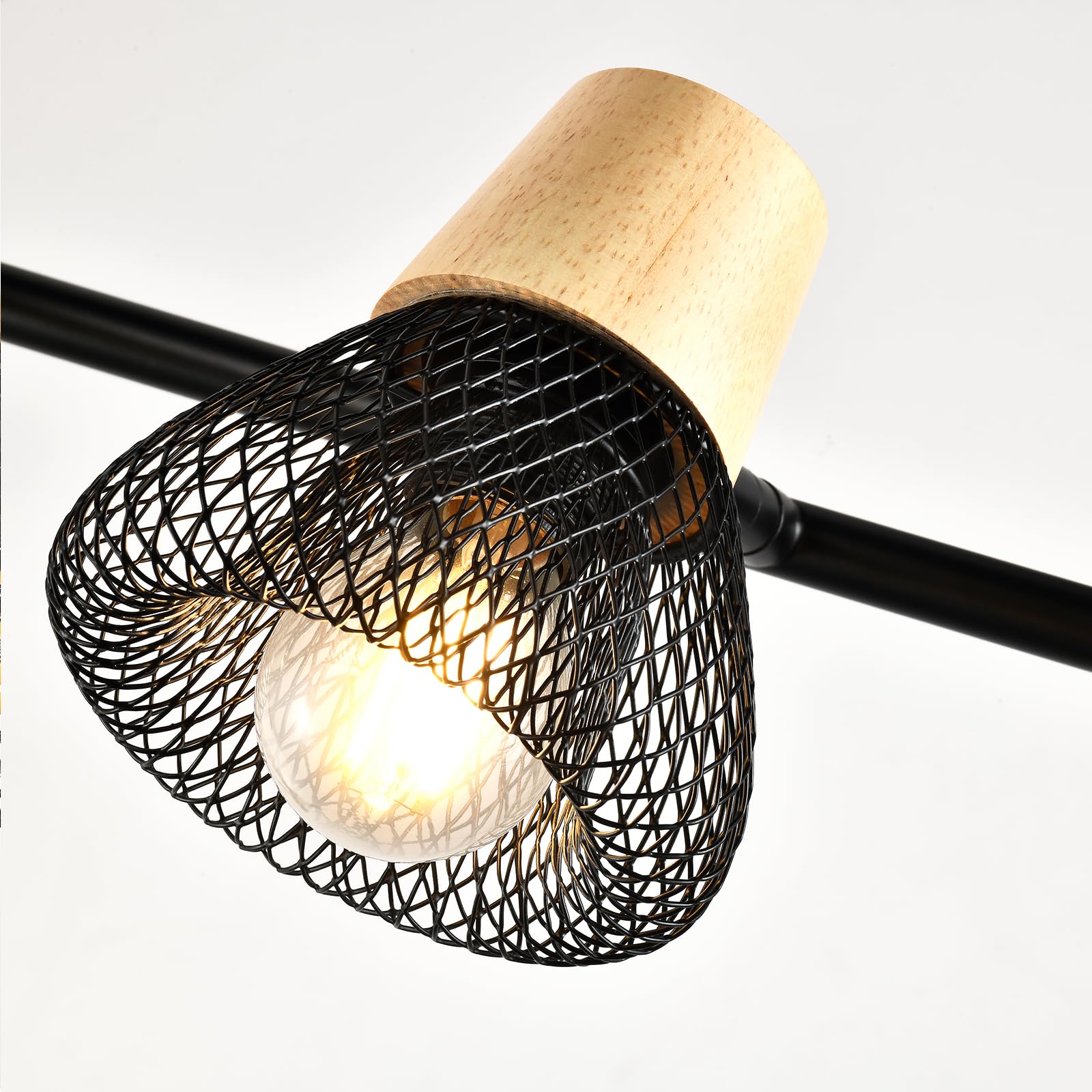Wandleuchte mit schwarzem Drahtschirm und Holzaufsatz, leuchtende E14-Lampe im Schirm