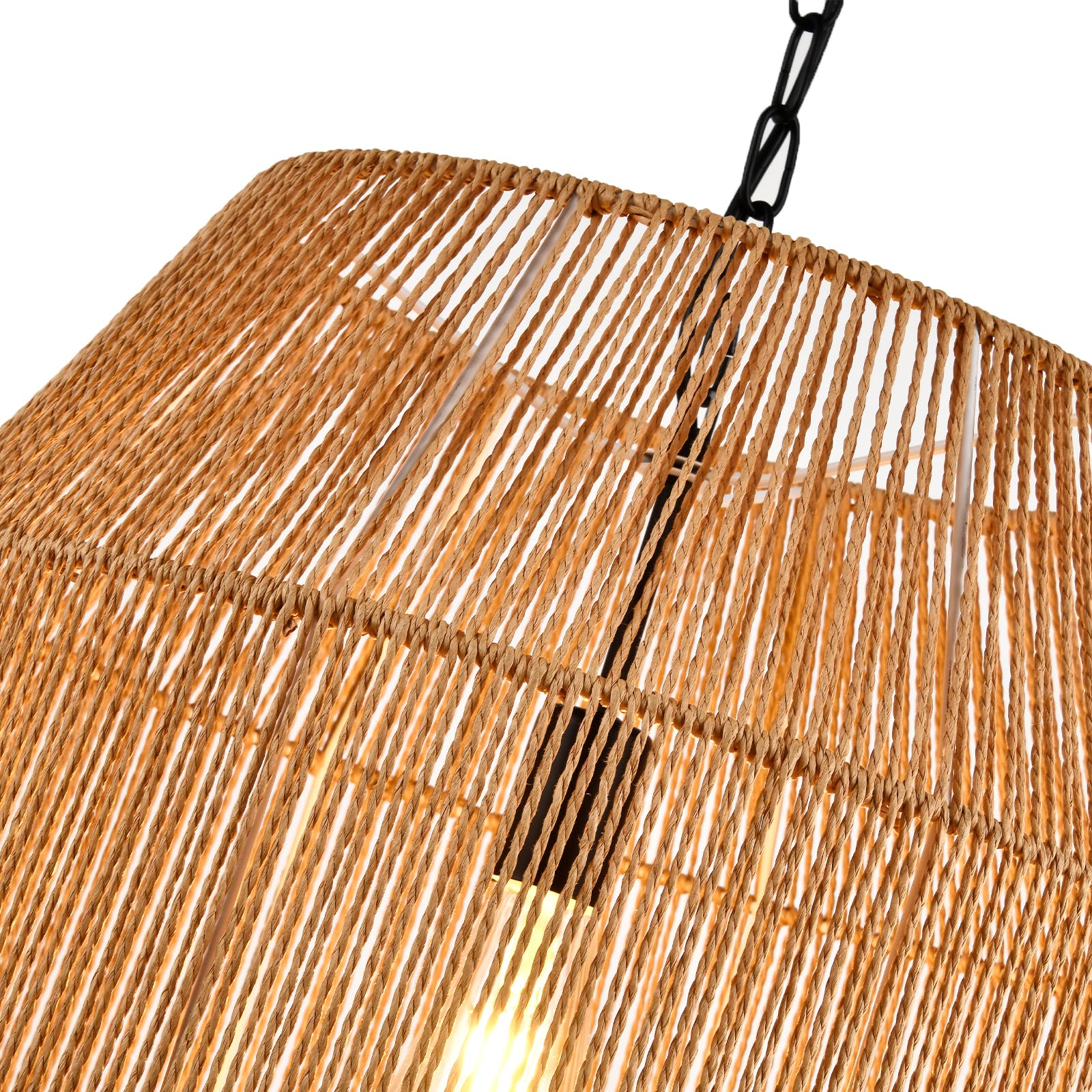 Rattan-Lampenschirm aus geflochtenem Material mit Kettenaufhängung und warmem Leuchten