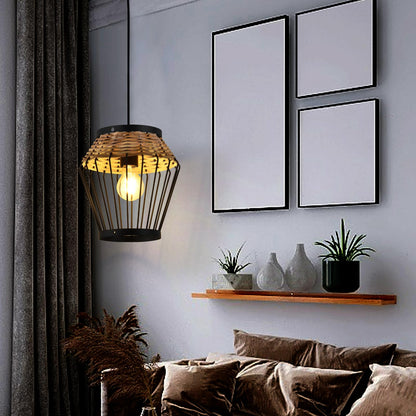 LQWELL® Hängelampe mit Rattankorb und schwarzem Metallkäfig, warm leuchtende Glühbirne