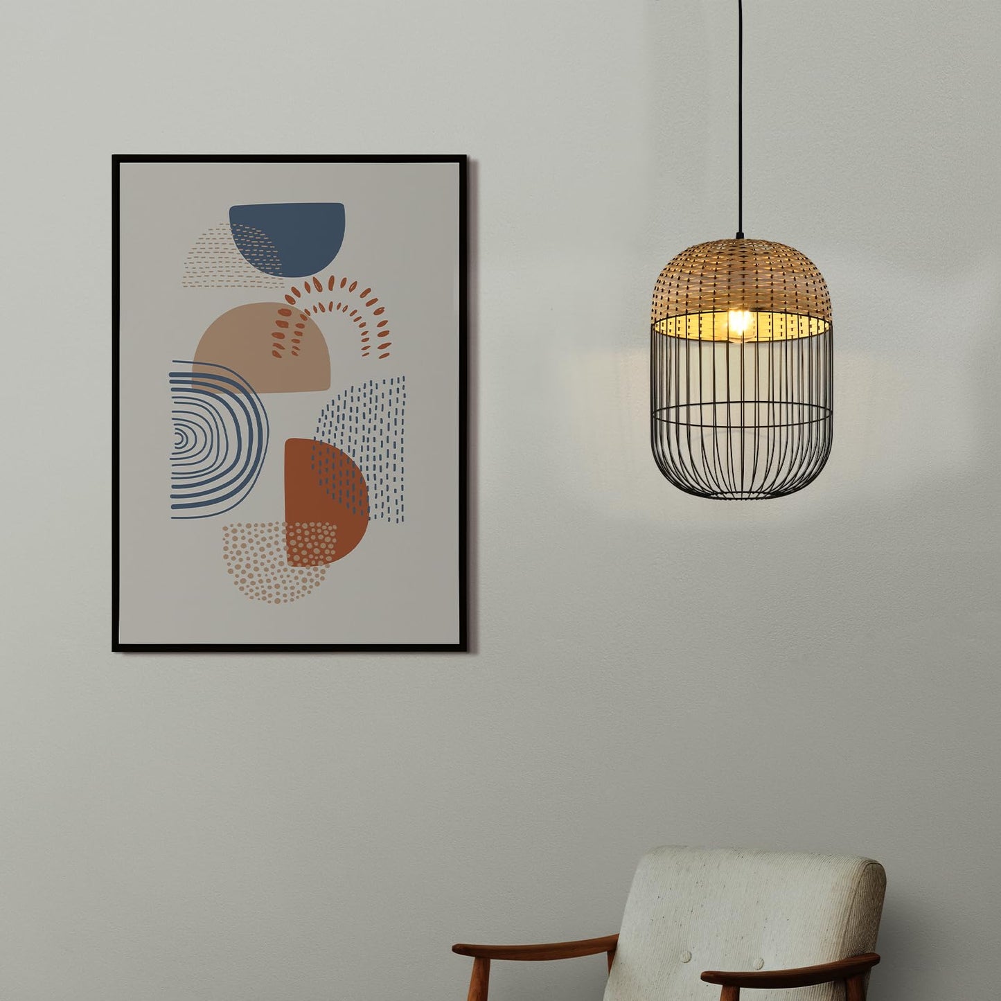 Hängelampe mit rundem Rattan-Lampenschirm und schwarzem Drahtkorb