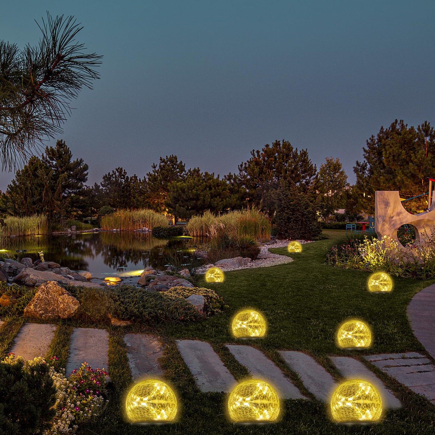 Solar-Bodenleuchten mit Crackle-Glas-Kugeln, warmweißes Licht im Gartenbeet