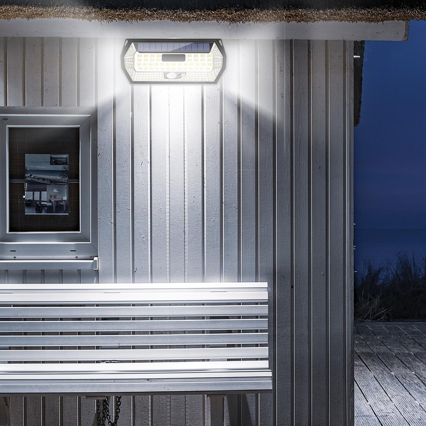 Solar-LED-Außenwandleuchte mit Bewegungsmelder, rechteckig, leuchtet an der Hauswand