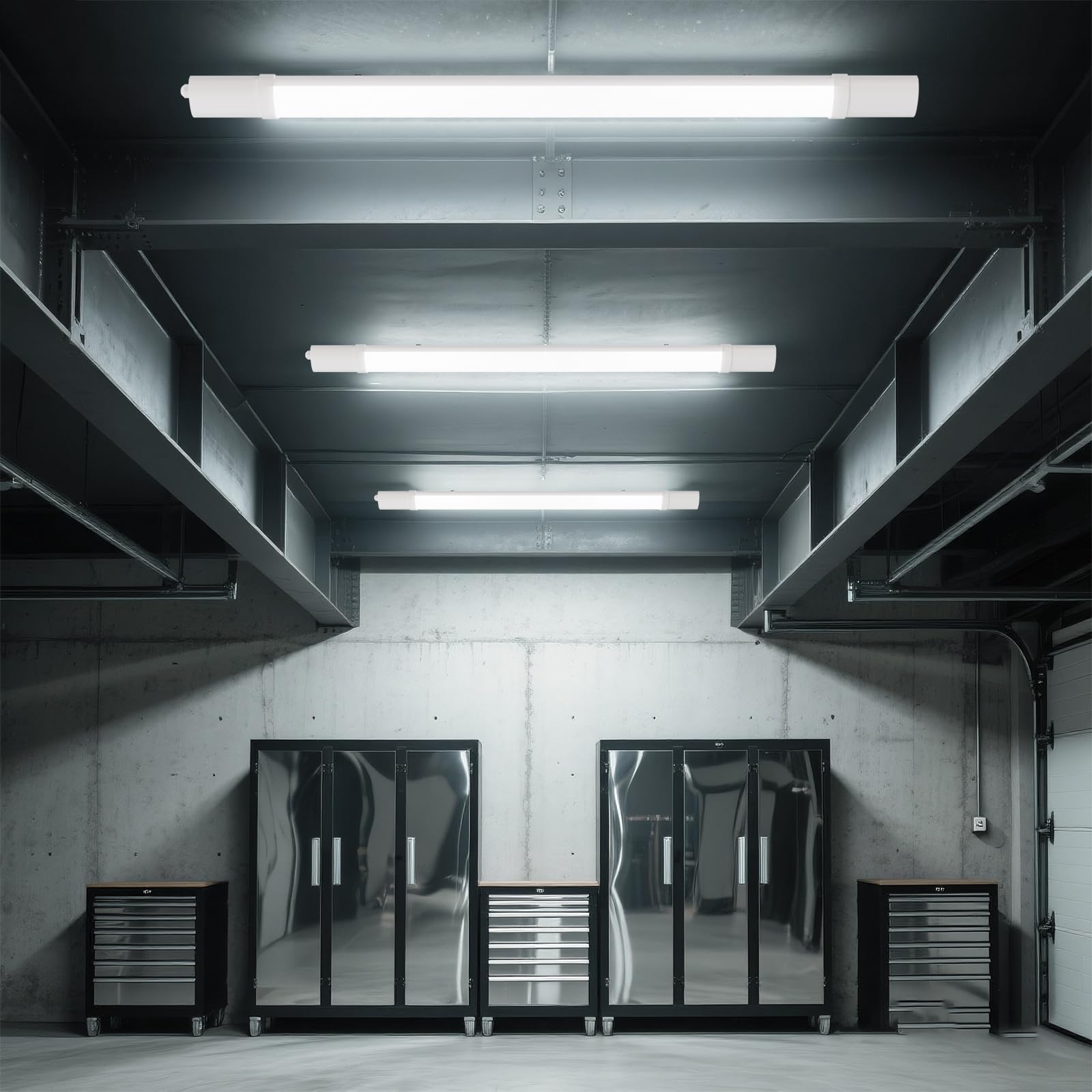 LED-Feuchtraumleuchten im Lager, lange weiße Deckenröhren in einer Reihe