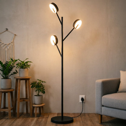 LED-Stehlampe mit vier leuchtenden LED-Köpfen, schwarzes Gestell und runder Standfuß