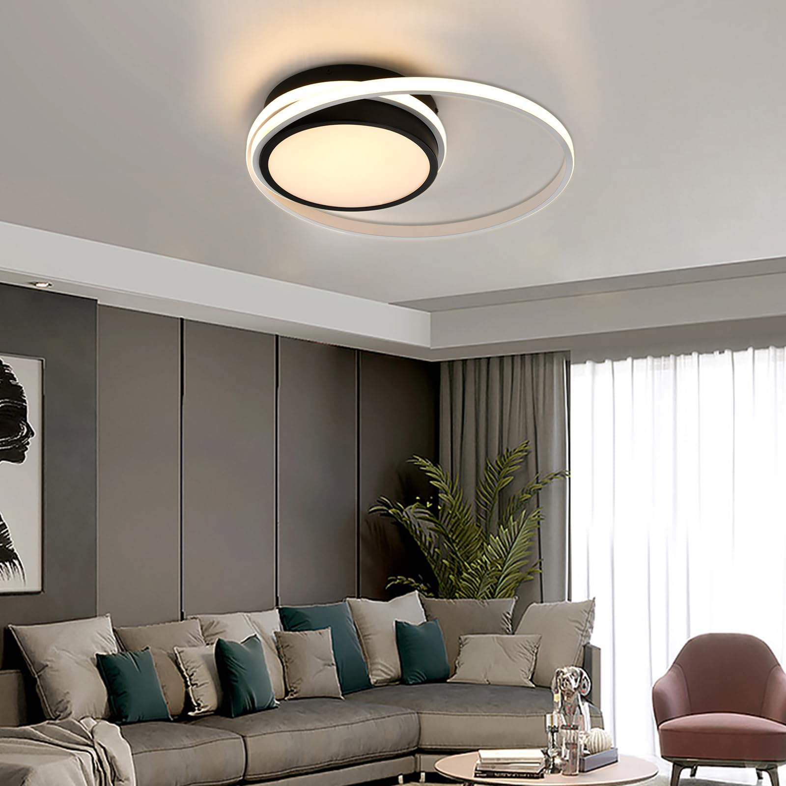 Runde LED-Deckenleuchte mit Aluminiumring, warmweißes Licht über Sitzecke