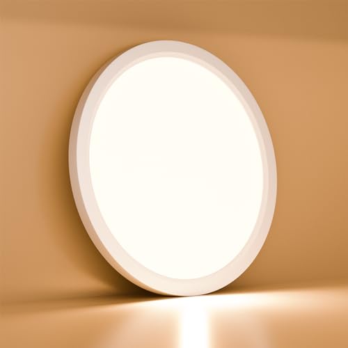Runde LED-Deckenleuchte, flaches weißes Gehäuse, warmweißes Licht im Kreis