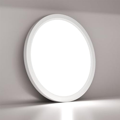 Runde flache LED-Deckenleuchte mit weißem Rahmen und weichem Lichtaustritt