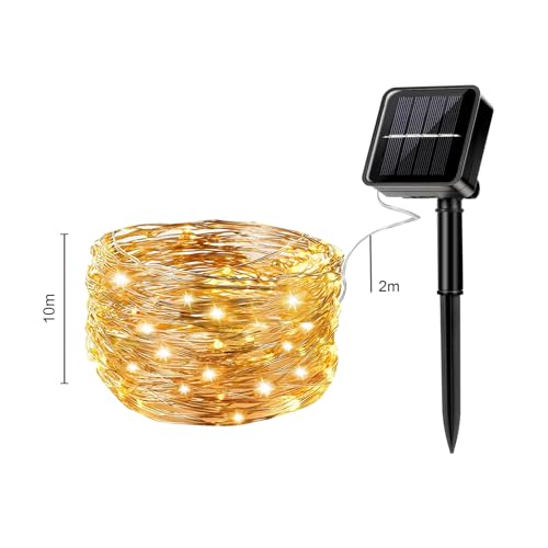 Aufgerollte Solar-Lichterkette mit Solarpanel und warmweißen LED-Lichtpunkten am Stab