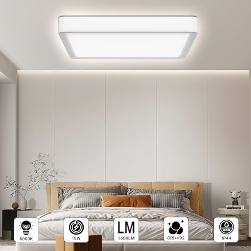 Quadratische LED-Deckenleuchte mit flachem weißem Gehäuse an der Decke.
