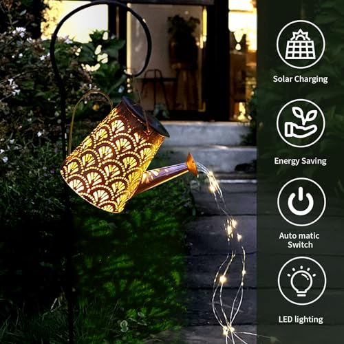 Solar-Gießkanne mit Lichterkette am Stab, goldmusterndes Gefäß mit warmweißen Tropfen-LEDs