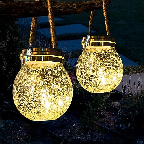 Paar Solar-Hängeleuchten mit goldener Glaskugel und warmem Licht, Metallhalter am Seil